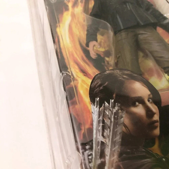 2012 The Hunger Games Katniss Everdeen Figure Jennifer Lawrence Damaged Box - Picture 5 of 16